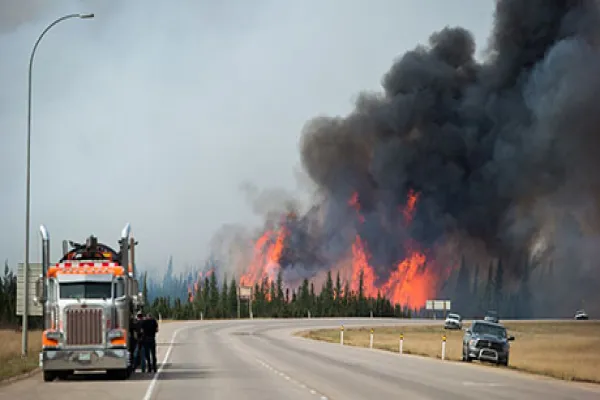 2016-05-09-da-canada-wildfire-large.jpg
