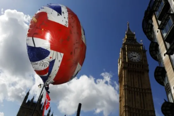 2016-06-gmtl-jpm-brexit-inflation-union-jack-balloon-large.jpg