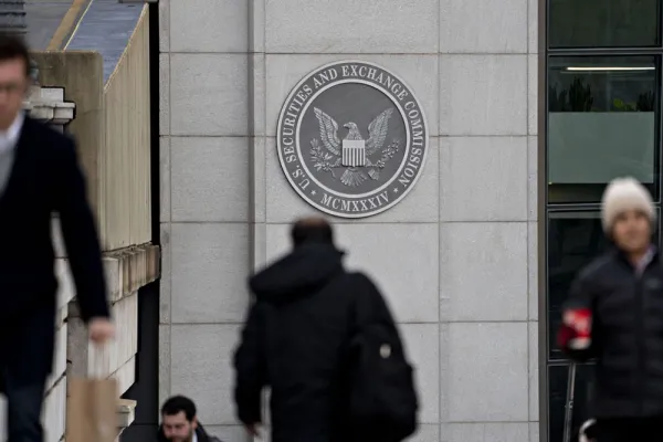 Andrew Harrer/Bloomberg