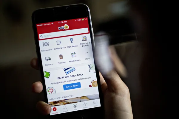 (Andrew Harrer/Bloomberg)