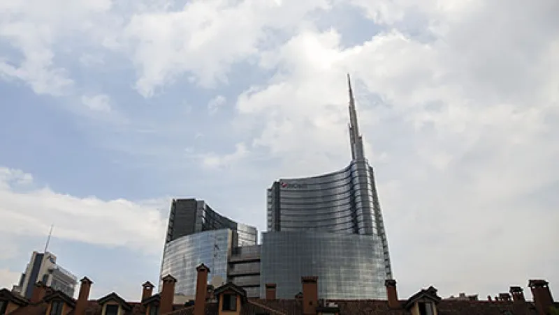 Italian Bank Branches As 5 Billion Euro 'Atlante' Rescue Fund Created