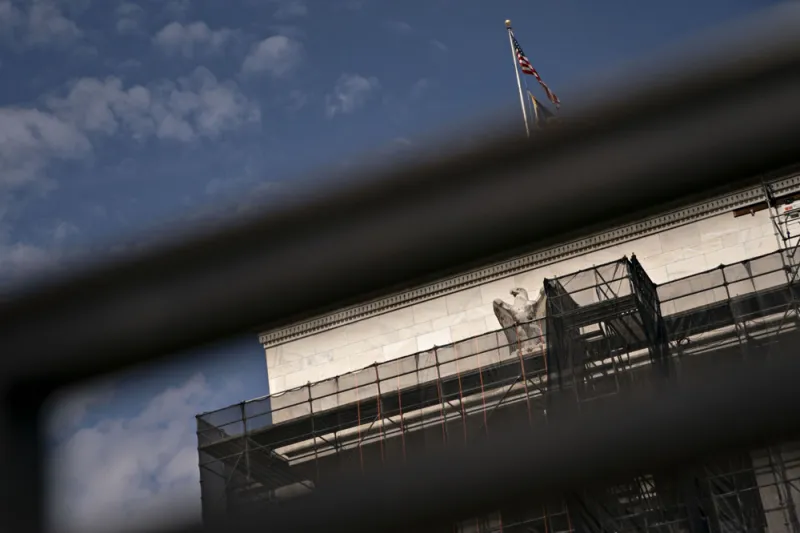 Andrew Harrer/Bloomberg